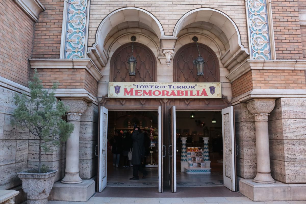 タワー・オブ・テラーの出口にあるショップ「タワー・オブ・メモリラビリ」