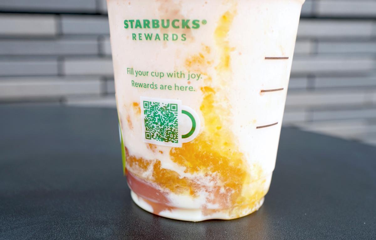 「白桃と桜わらびもち フラペチーノ®」カスタマイズ：シトラス果肉追加（＋110円）