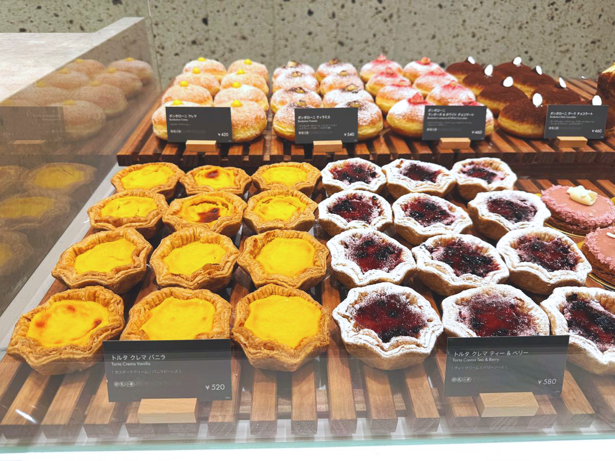 右「トルタ クレマ ティー＆ベリー」570円（持ち帰り）、580円（店内利用）