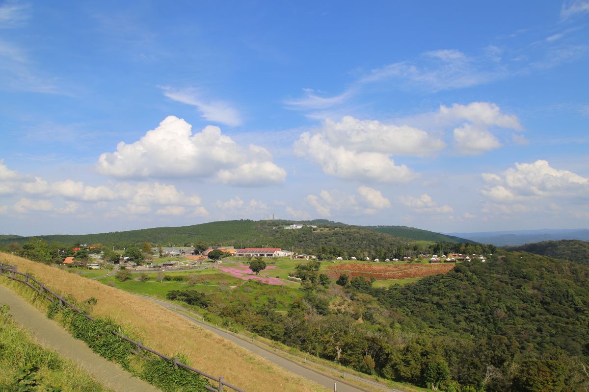 山の上エリアから見たまきばエリア。相当広いことがわかりますね