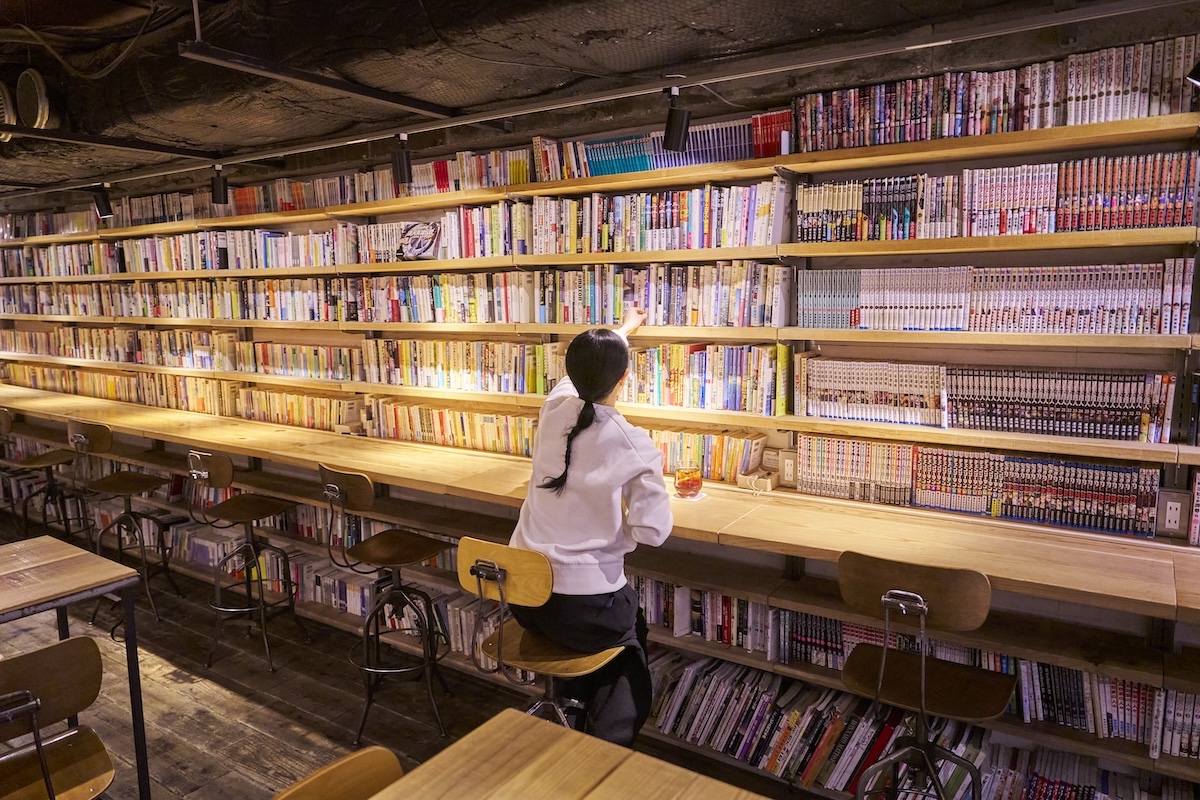 店内の両サイドにあるカウンター席はおひとりさまにおすすめ