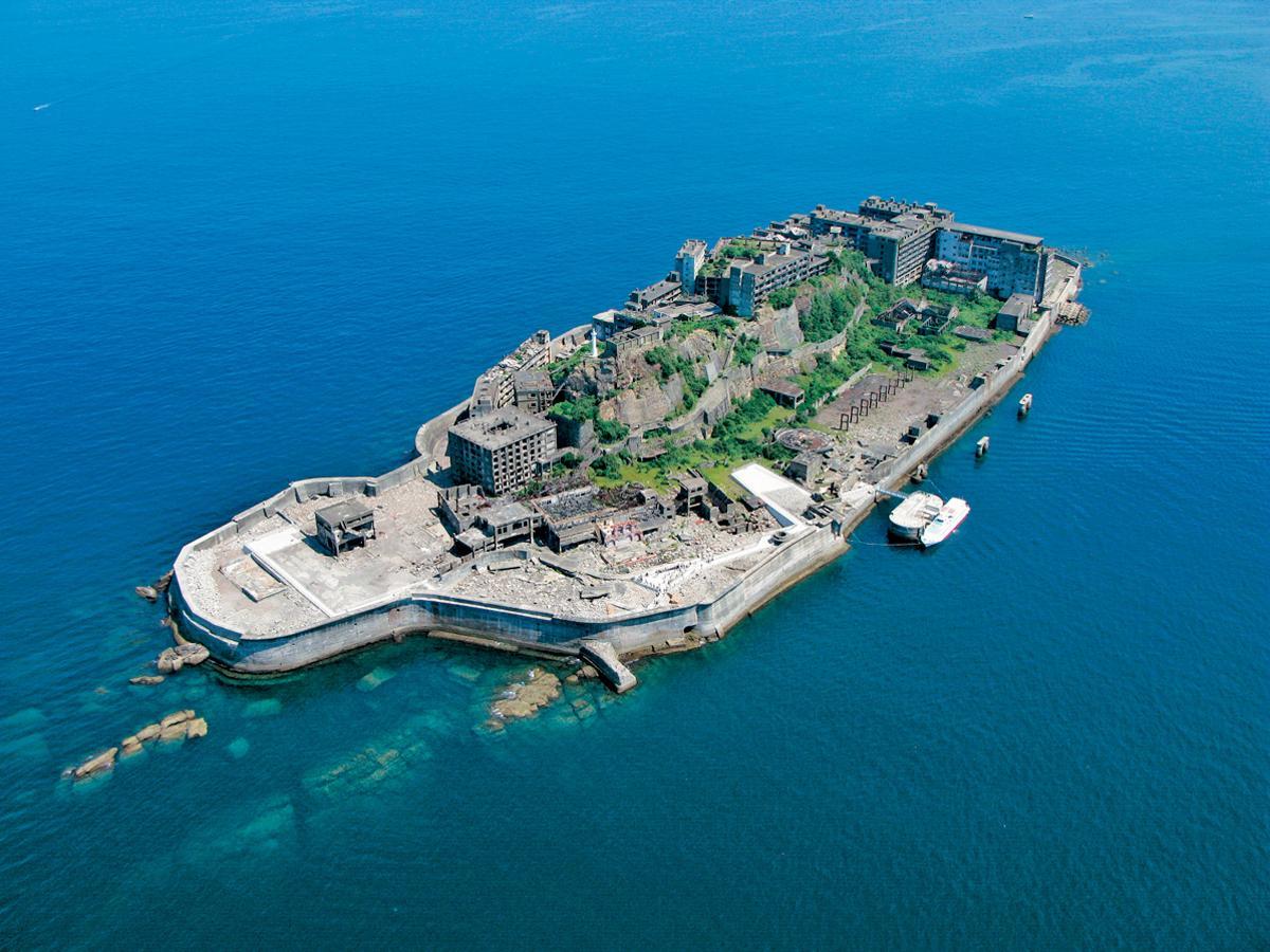 「端島（軍艦島）」©長崎市