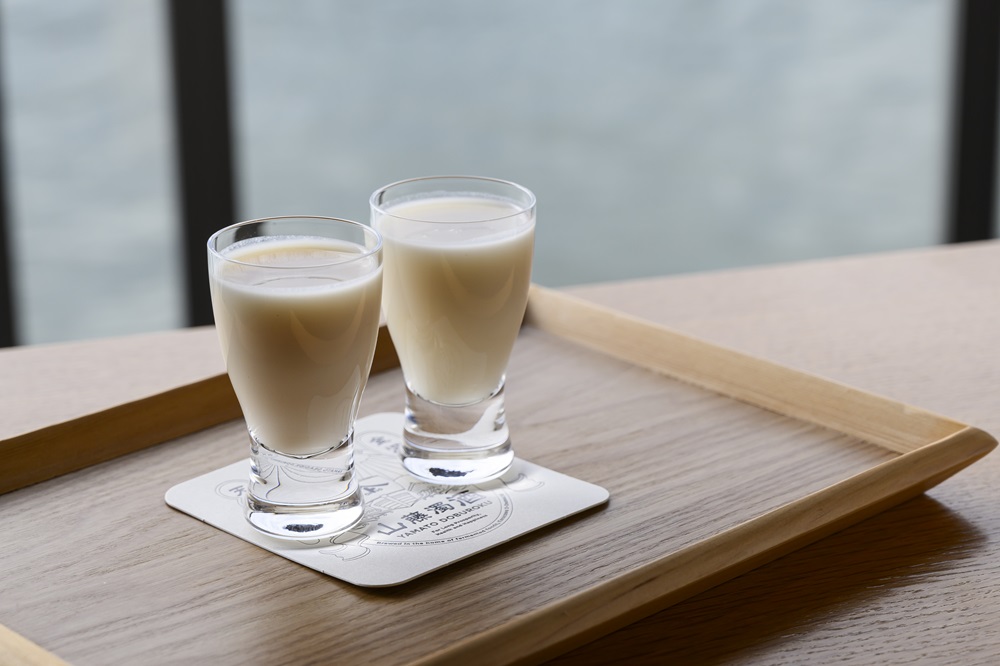 どぶろく（甘にごり・酸にごり）2種の飲み比べ600円