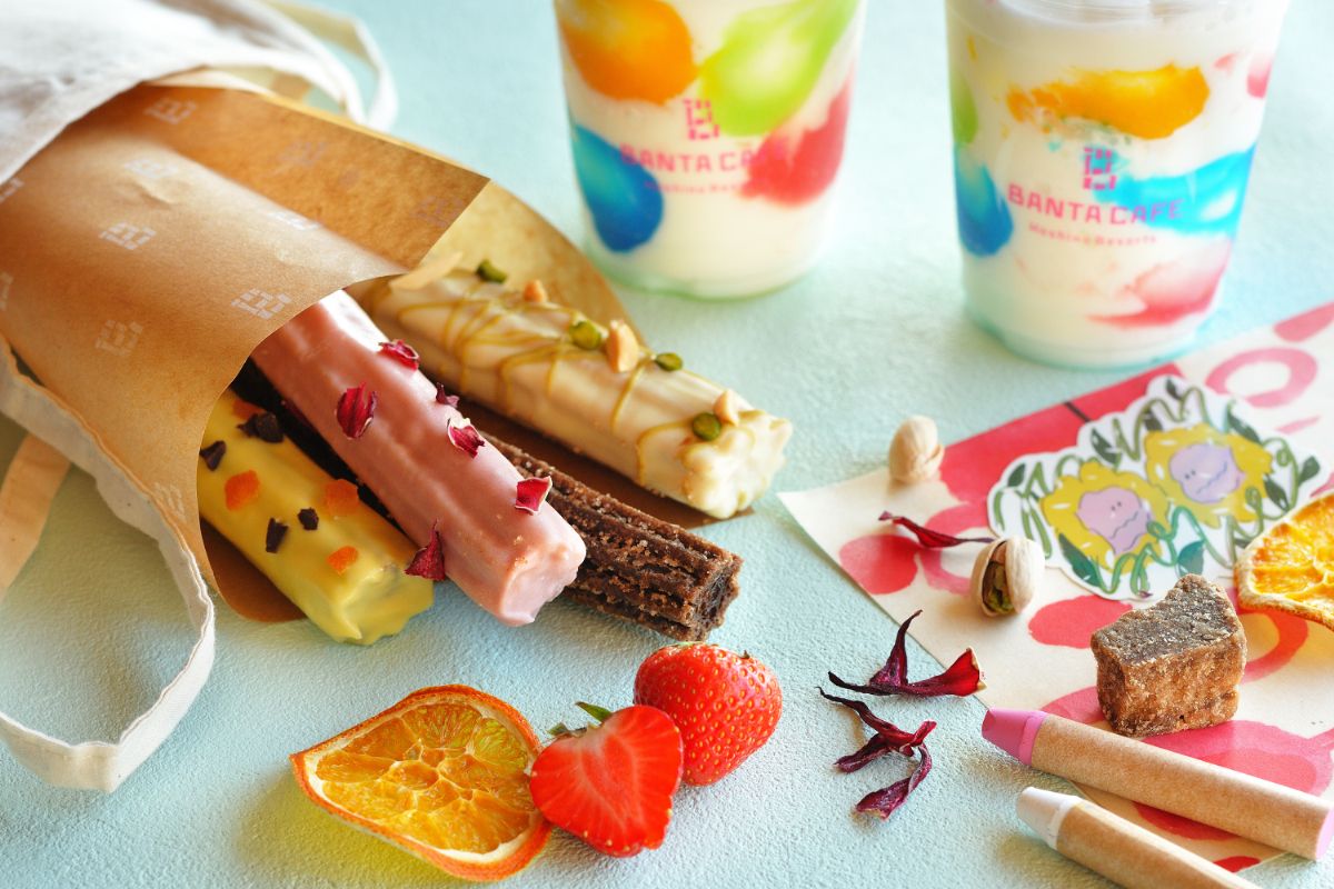 サコッシュにつめた4種のチュロス「お散歩スイーツ」