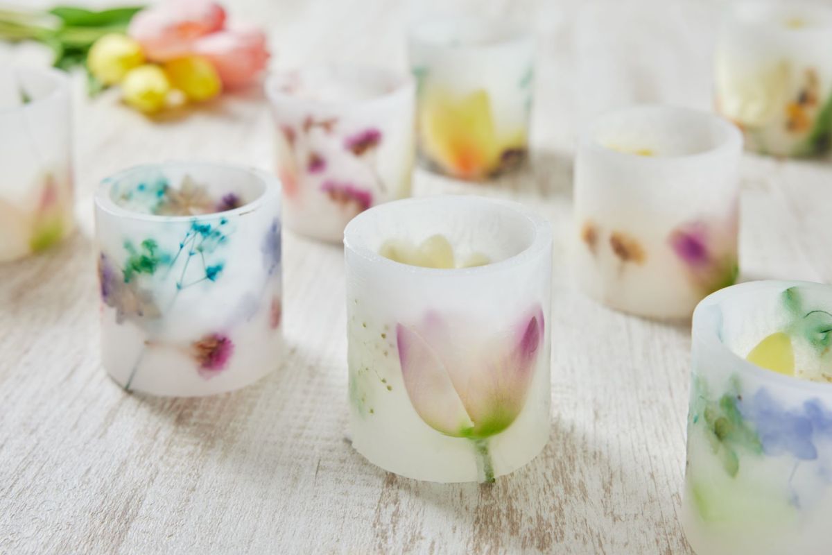 キャンドル　2,000 円～／リース　1,200 円／ヒンメリ　2,300 円。イベント開催期間中の土日祝日開催（4月29日～5月6日は毎日開催）