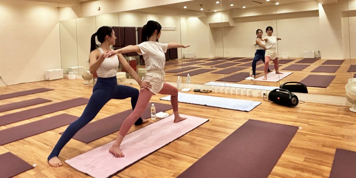 女性専用スタジオ「ホットヨガ loIve」の、女性の悩みにフィットしたヨガレッスンで滝汗を流してリフレッシュ！