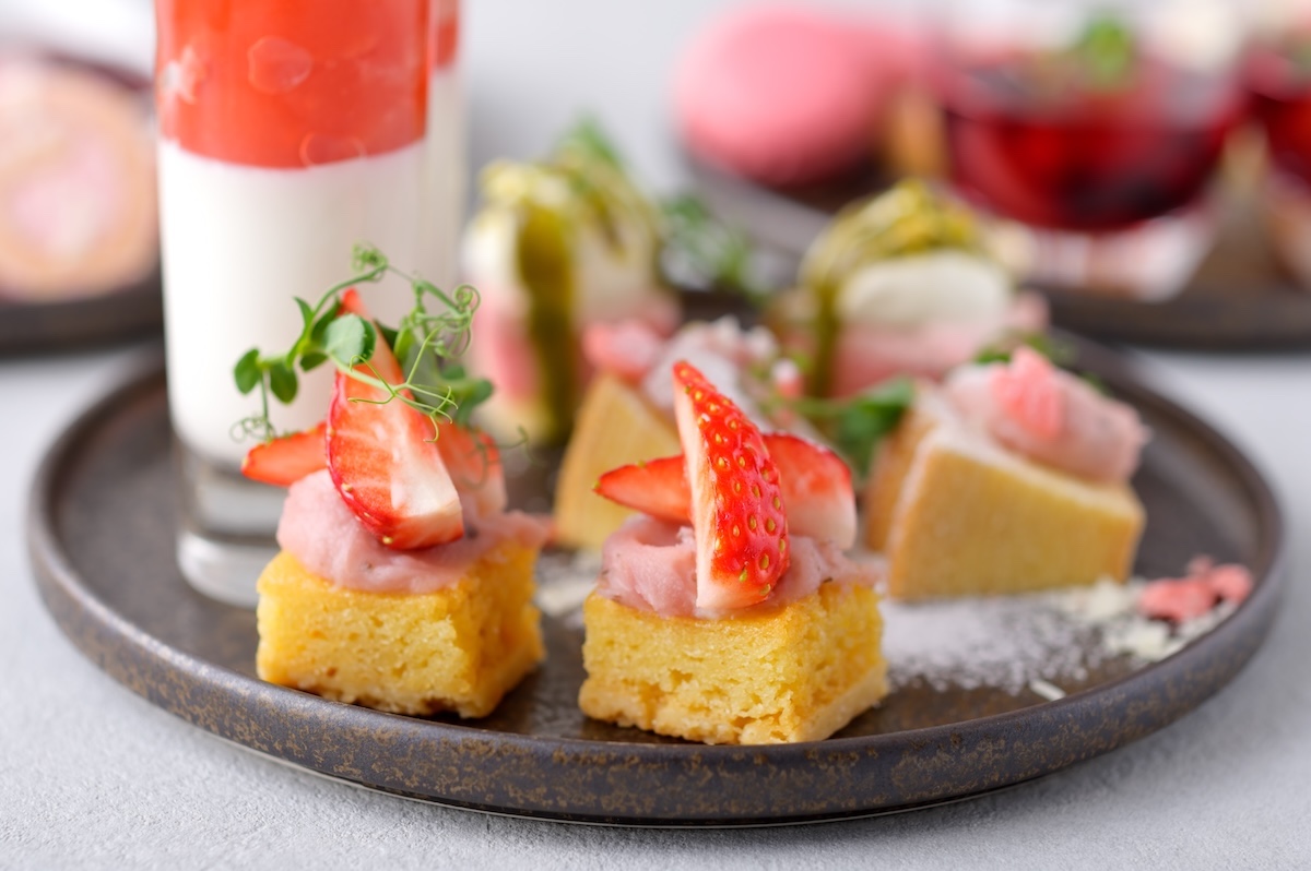 「苺と桜のタルト」