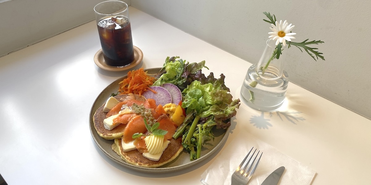 【原宿】隠れ家カフェ「uzna omom」の野菜や果物たっぷりパンケーキ