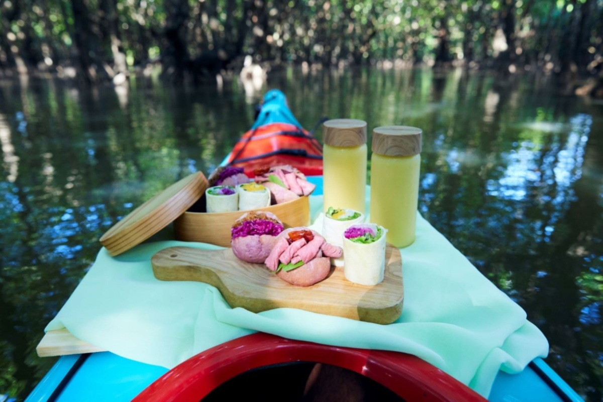 カヤックの上で朝食を