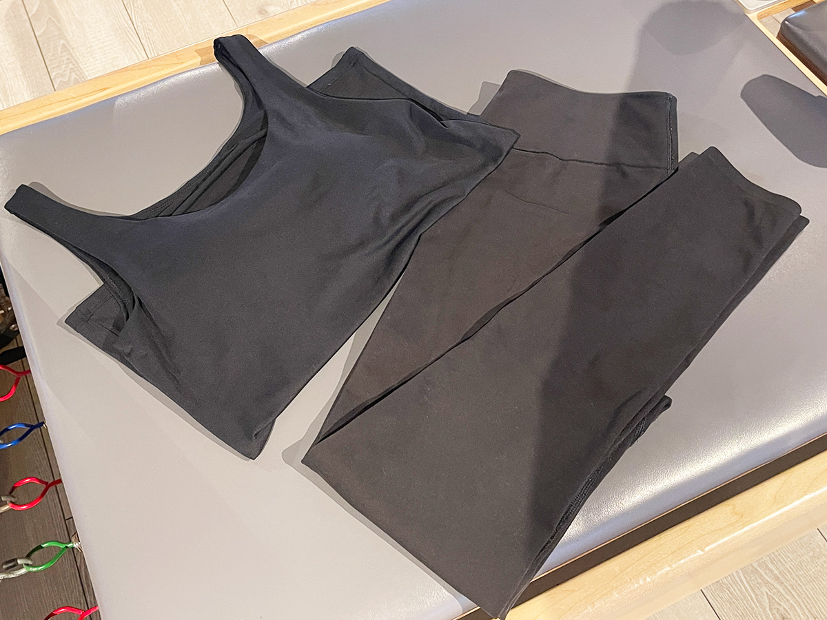 「レンタルウェア」上下各300円 ※体験レッスンの場合は無料貸し出し