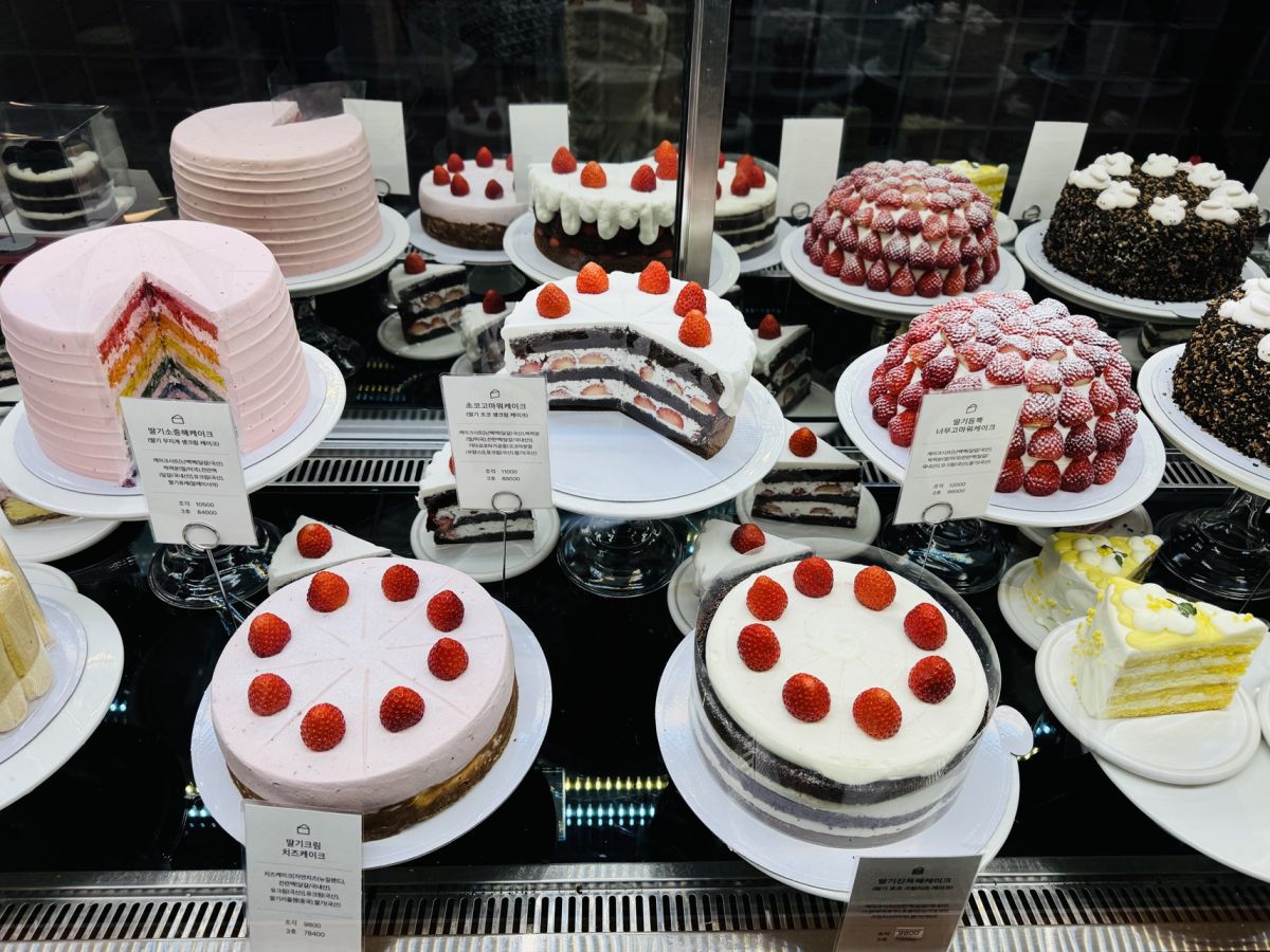 レインボーケーキで人気のDORE DORE