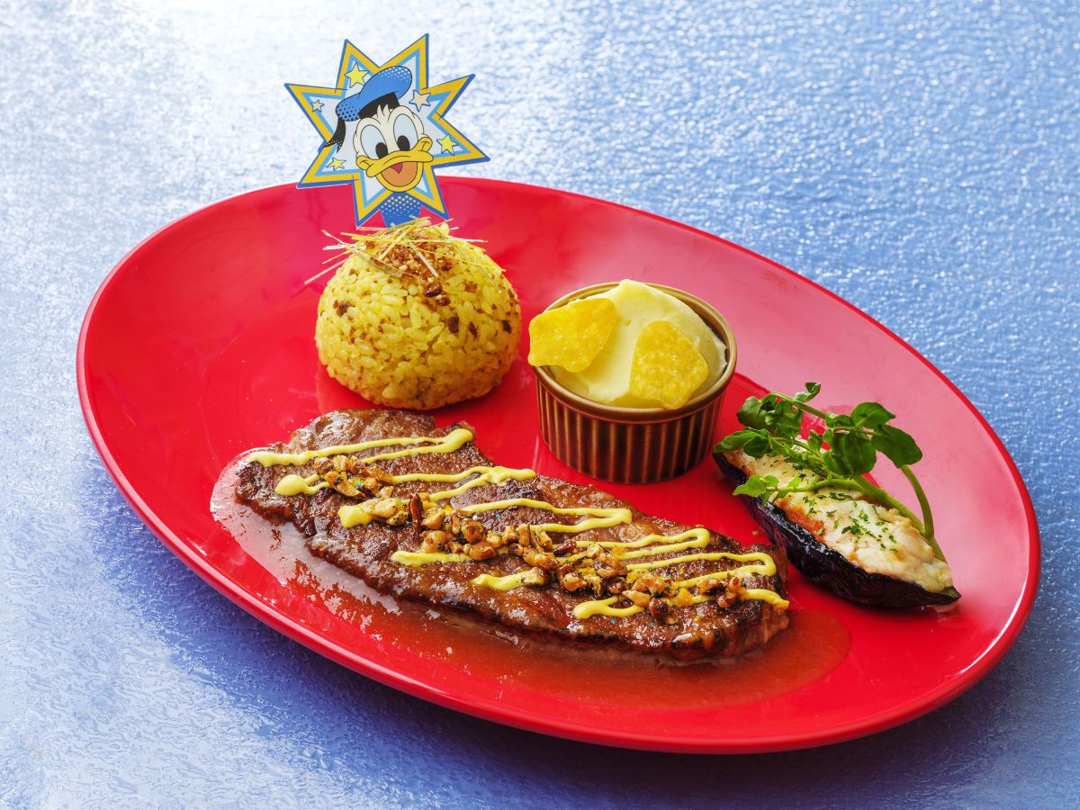 サーロインステーキ アーモンドとフルーツの和風ソース、バターライス、 マッシュポテト、茄子のグラタン