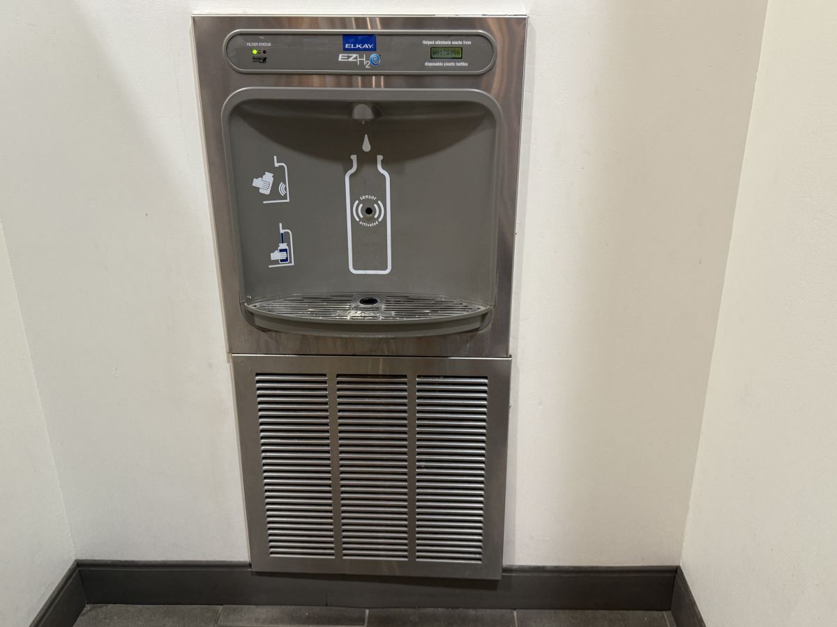 ロビー階にあるウォーターサーバー。