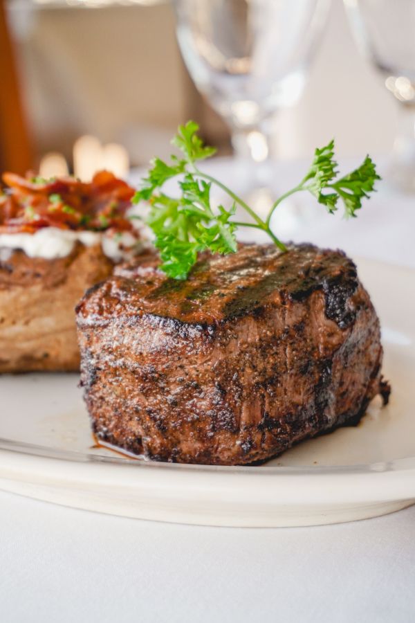 プライムフィレミニヨン 8oz $65.95、12oz $72.95／アラモアナ・ホテル・バイ・マントラ