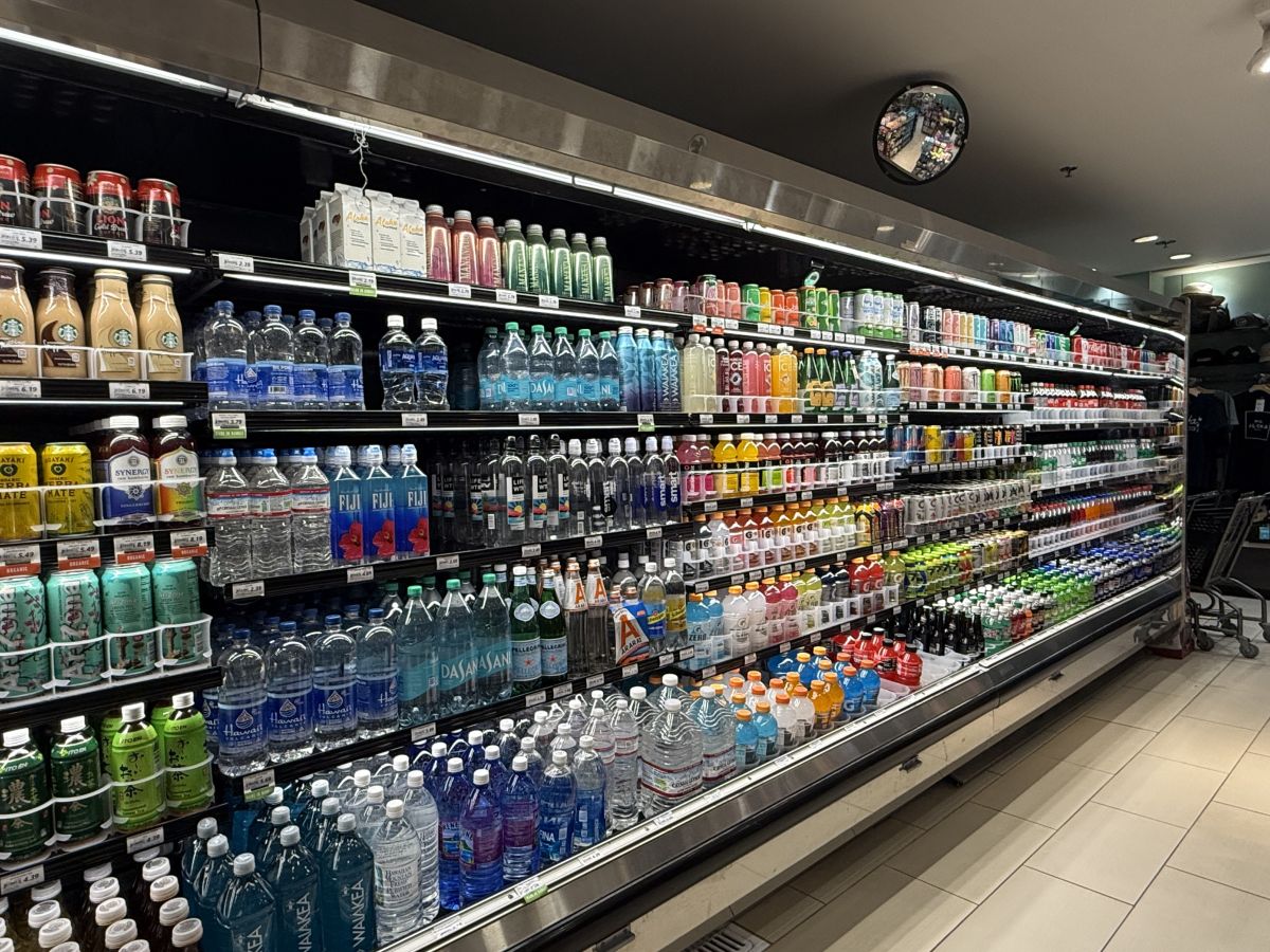 ドリンクや軽食など充実した品揃え