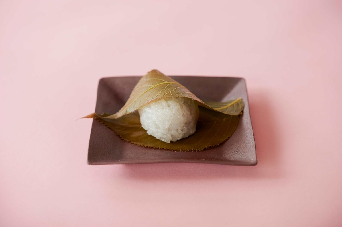 桜葉餅　1個 249円（税込）/鈴懸
