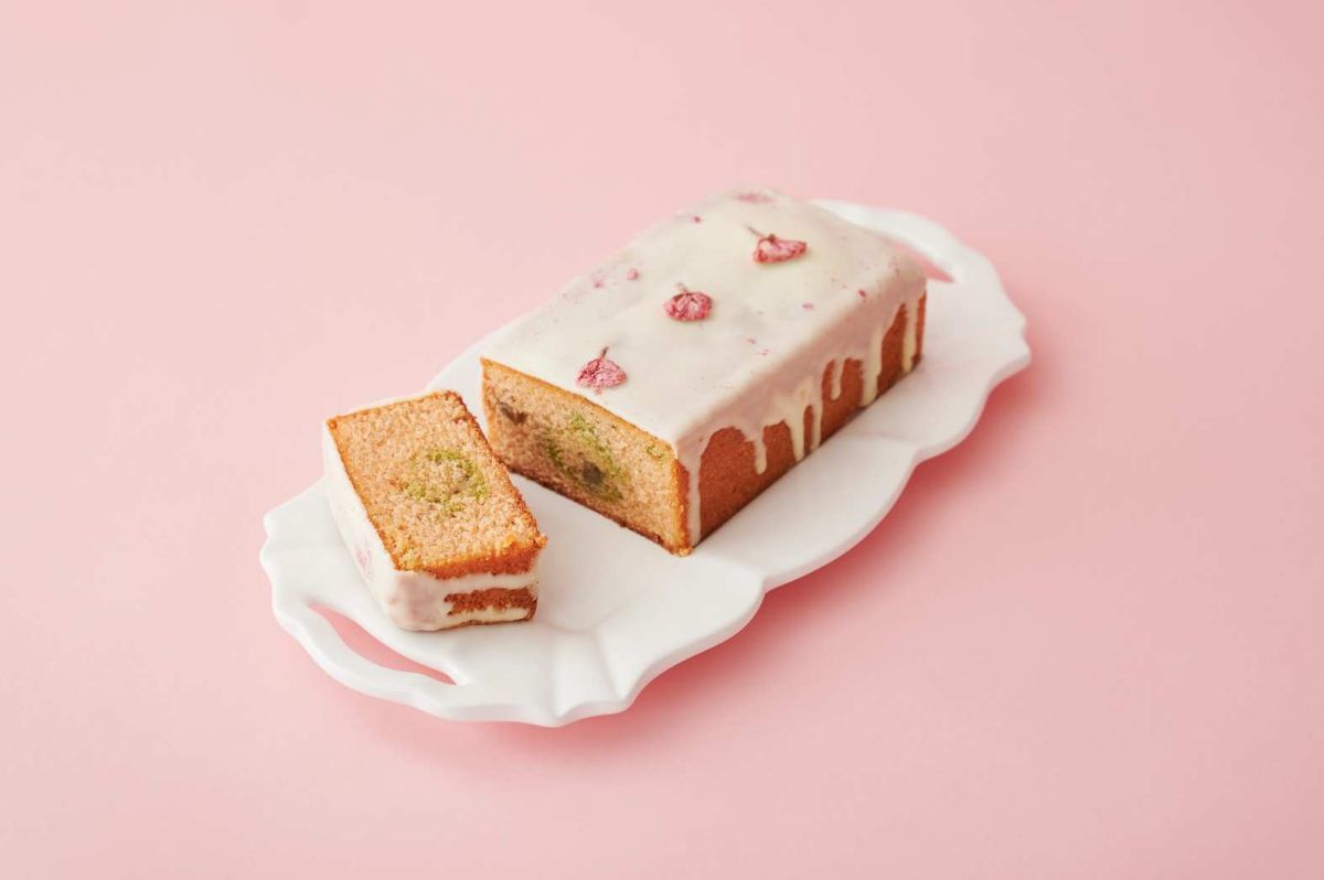 スリズィエ（桜）のパウンドケーキ　2700円（税込）/パティスリーGIN NO MORI