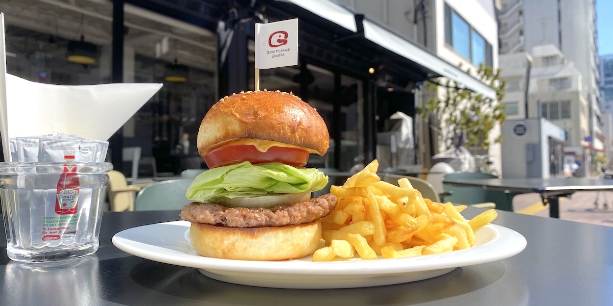 「GOOD MORNING CAFE&GRILL 虎ノ門」の野菜たっぷりハンバーガーで朝活！