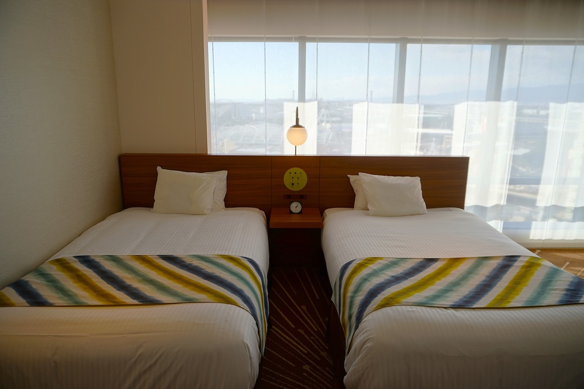 快適な寝心地にこだわったSerta社製の広めのベッド