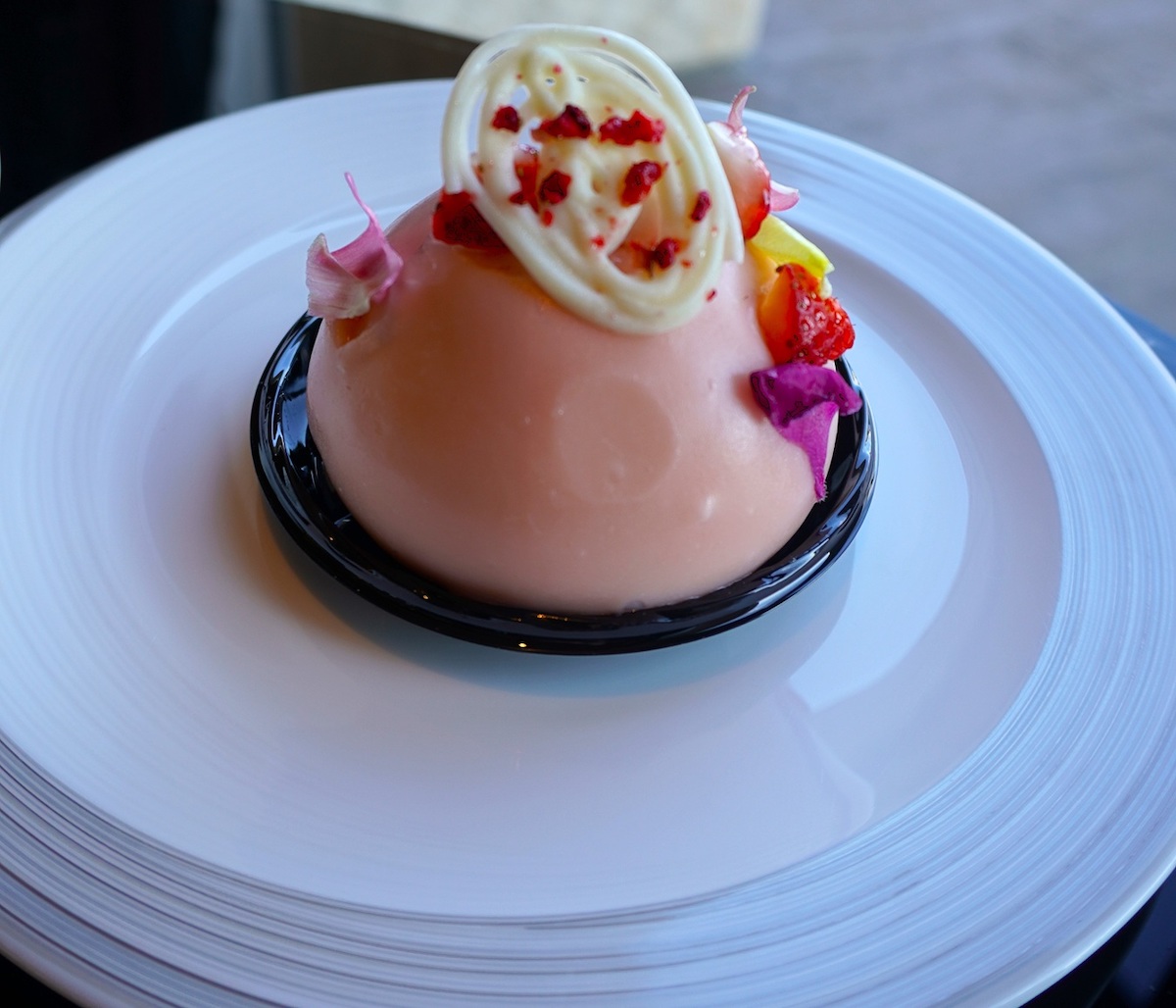 コロンとしたフォルムが可愛い「苺のティラミス」