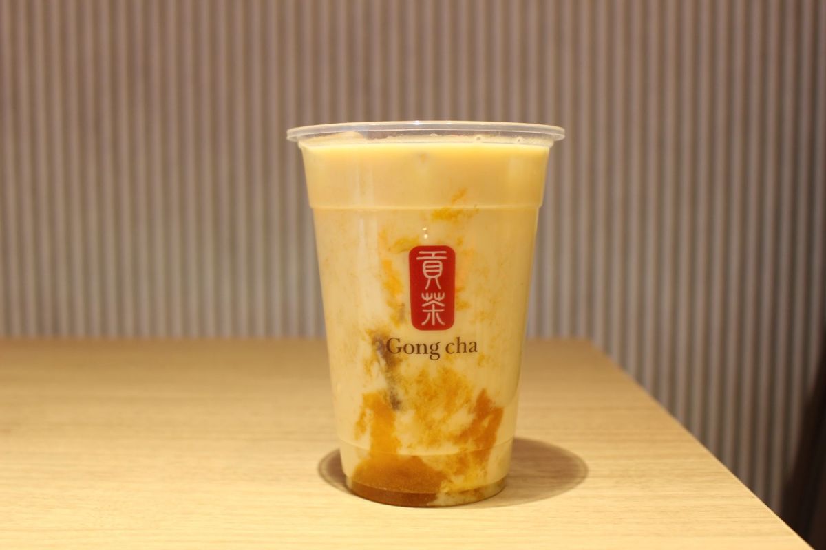 「マンゴー阿里山ウーロン ミルクティー」( S 520円　M 570円　L 660円)