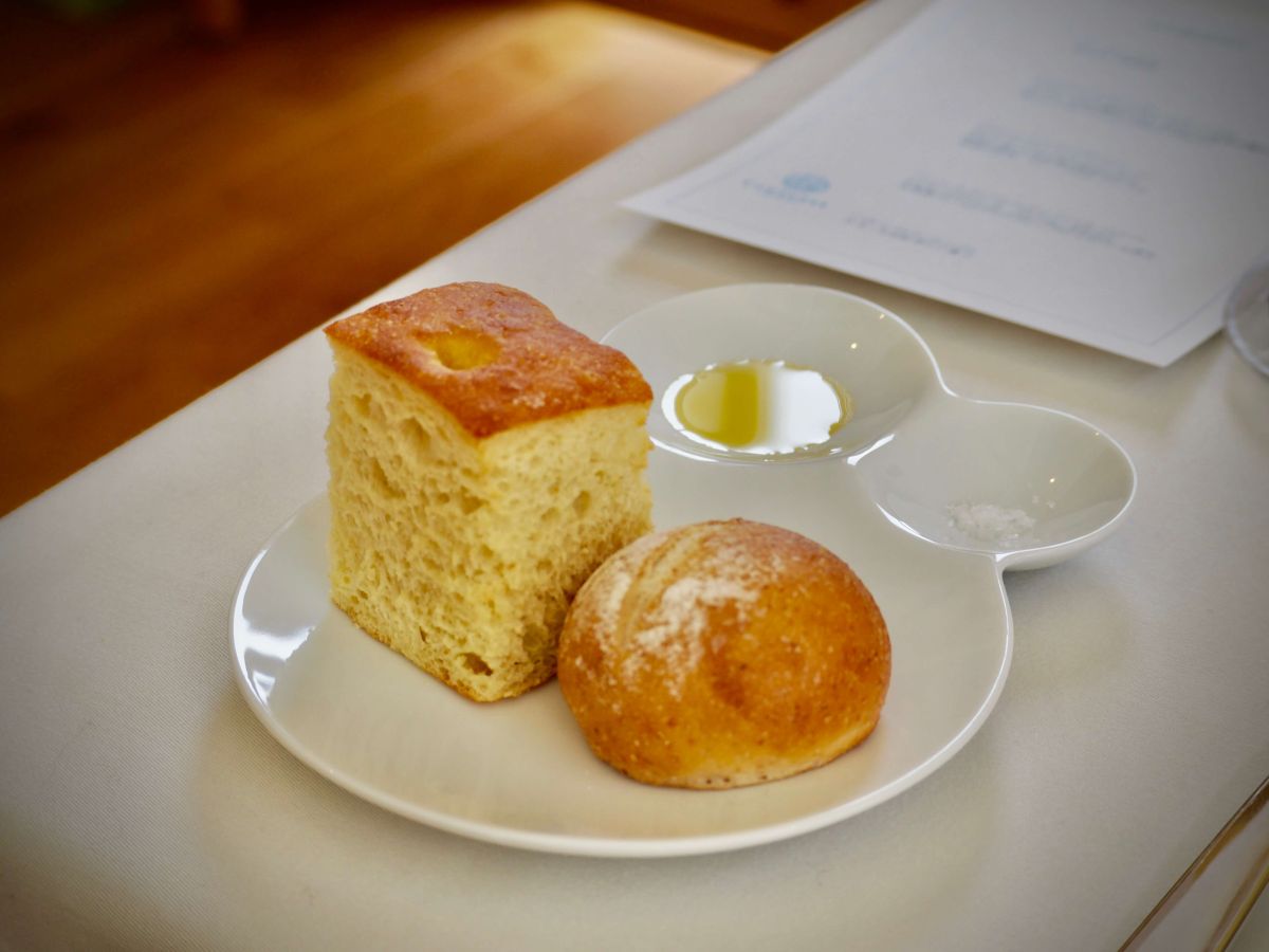 カボチャのフォカッチャと全粒粉のパンも付く