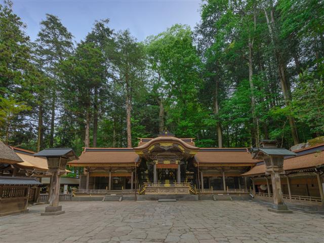 「諏訪大社上社本宮」