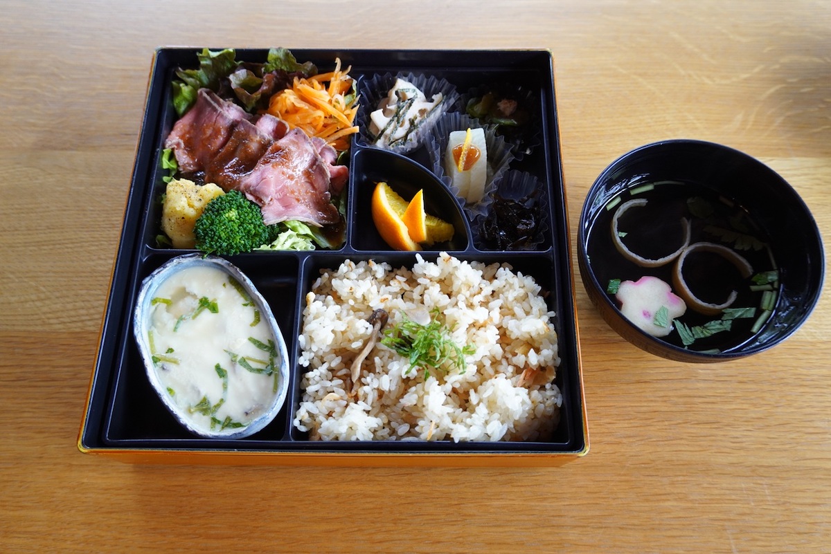 ランチ「なかの御膳」1800円（ドリンク・デザート付き2400円）