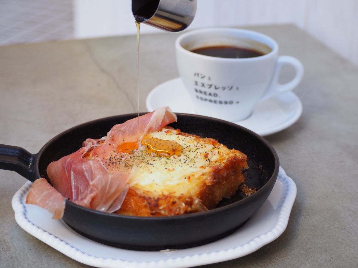 「鉄板フレンチトースト ハムチーズ」1300円~