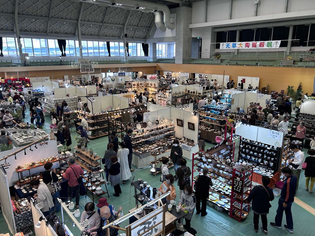 隅から隅まで眺めて、お気に入りの器をみつけて