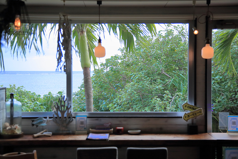 Re:Hellow BEACHの1階カウンター席