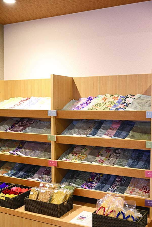 浴衣は、ロビーにある浴衣コーナーから。滞在中は何度着替えてもOKです