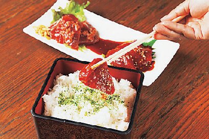 まずは漬けカツオで!漬けカツオをシンプルにそのまま味わってみよう
