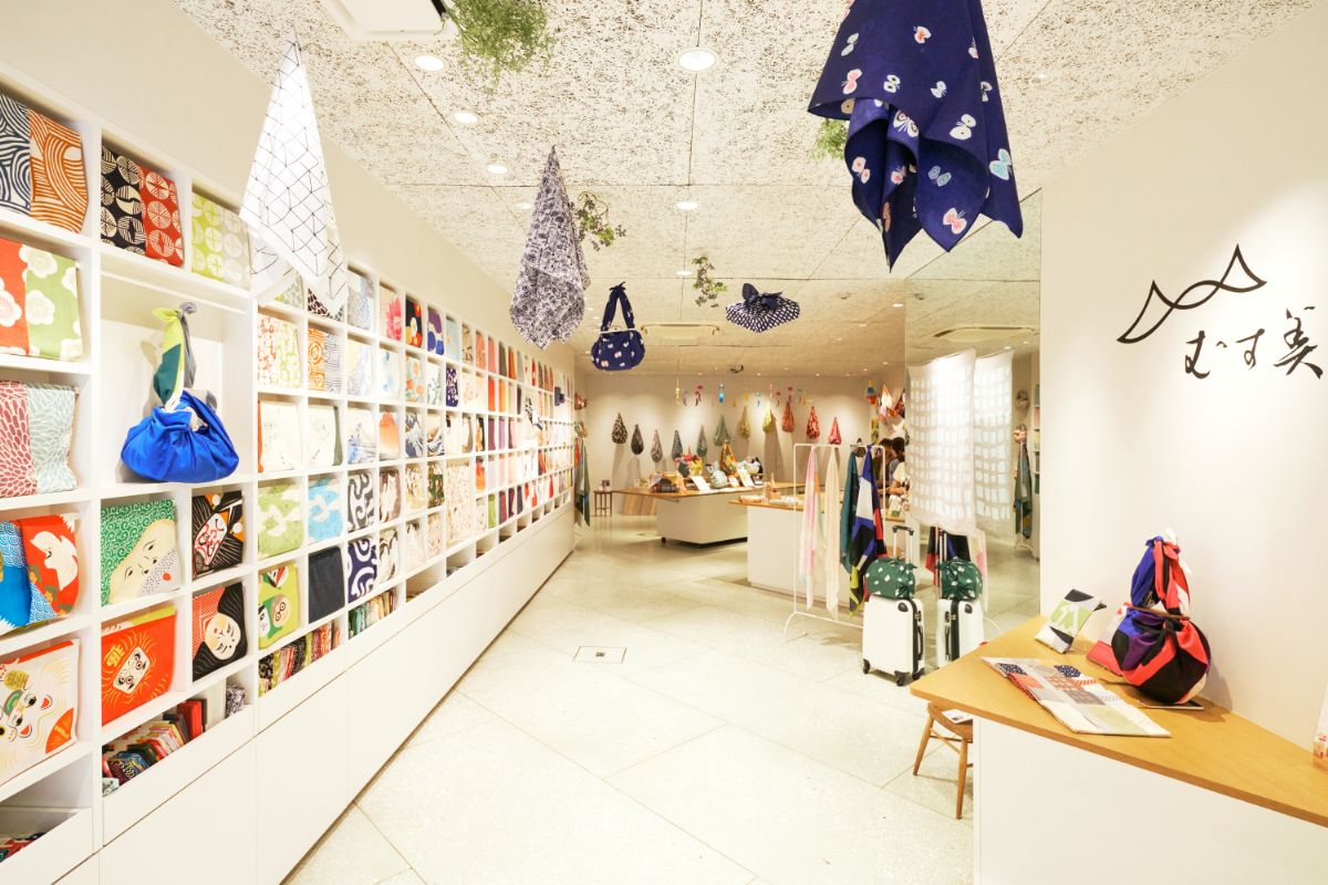 風呂敷専門店「むす美」京都店　店内イメージ
