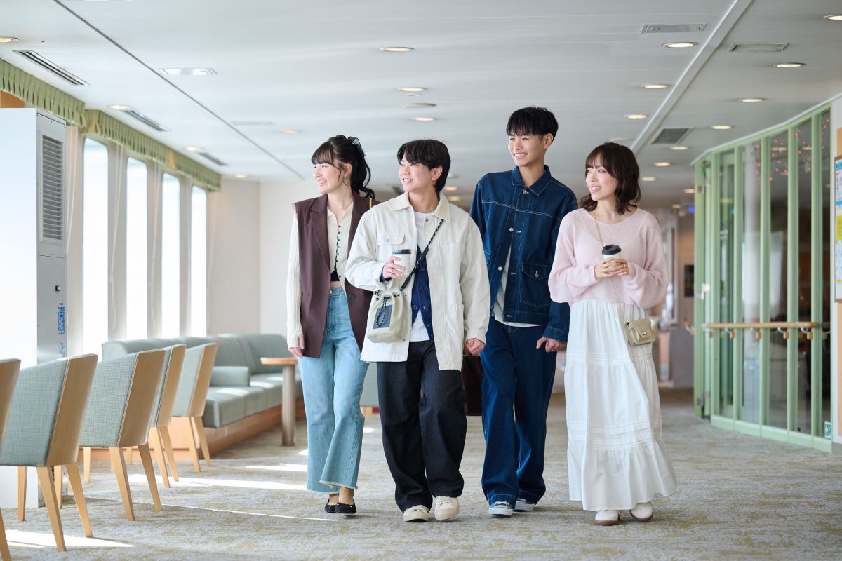 船内をおしゃべりしながら散策するのも楽しい