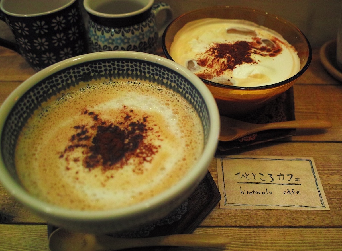 カフェボウルに入った「スペシャルチャイ」もある／©ひとところカフェ