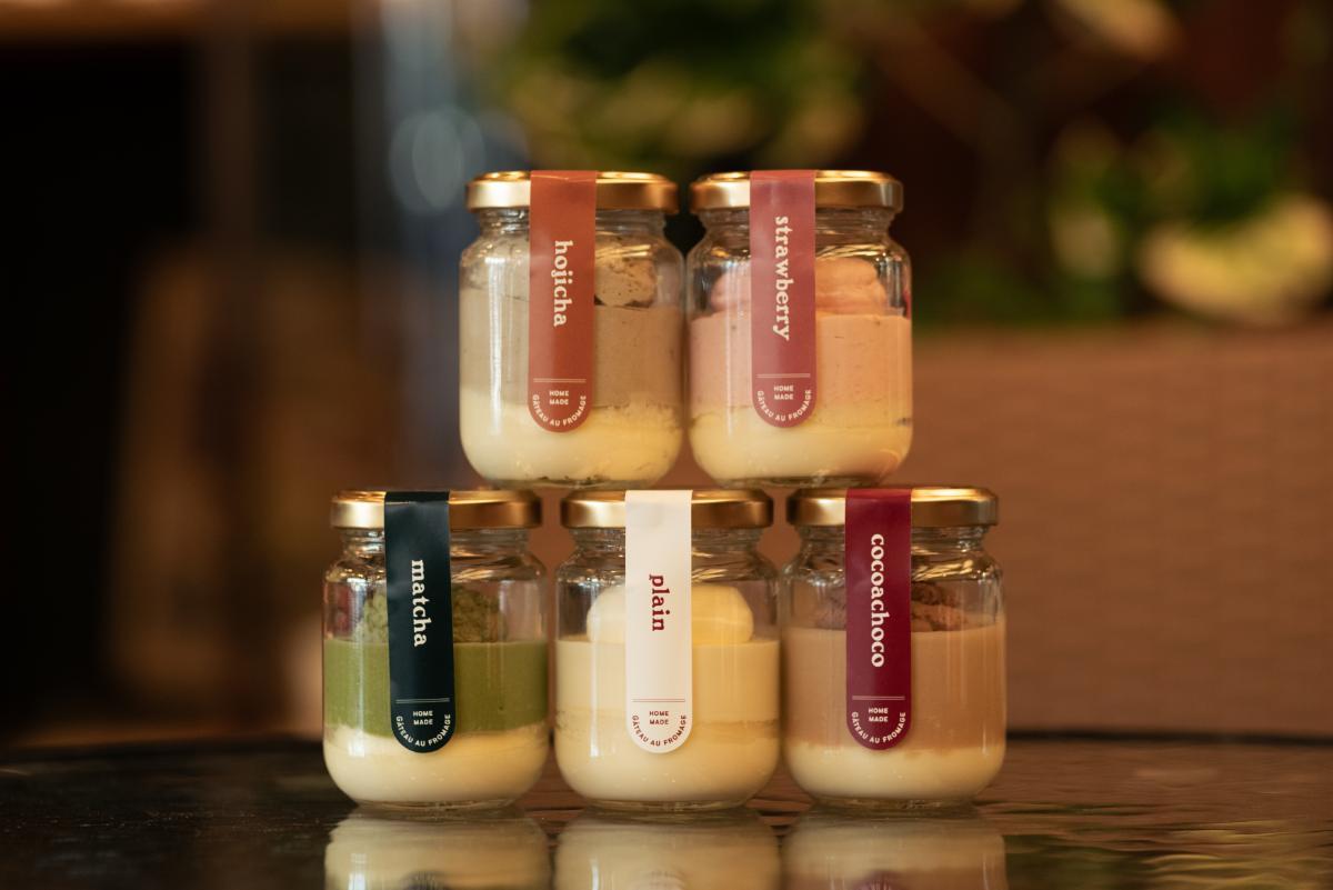 「3層の瓶入りクリーム&チーズケーキ」各600円