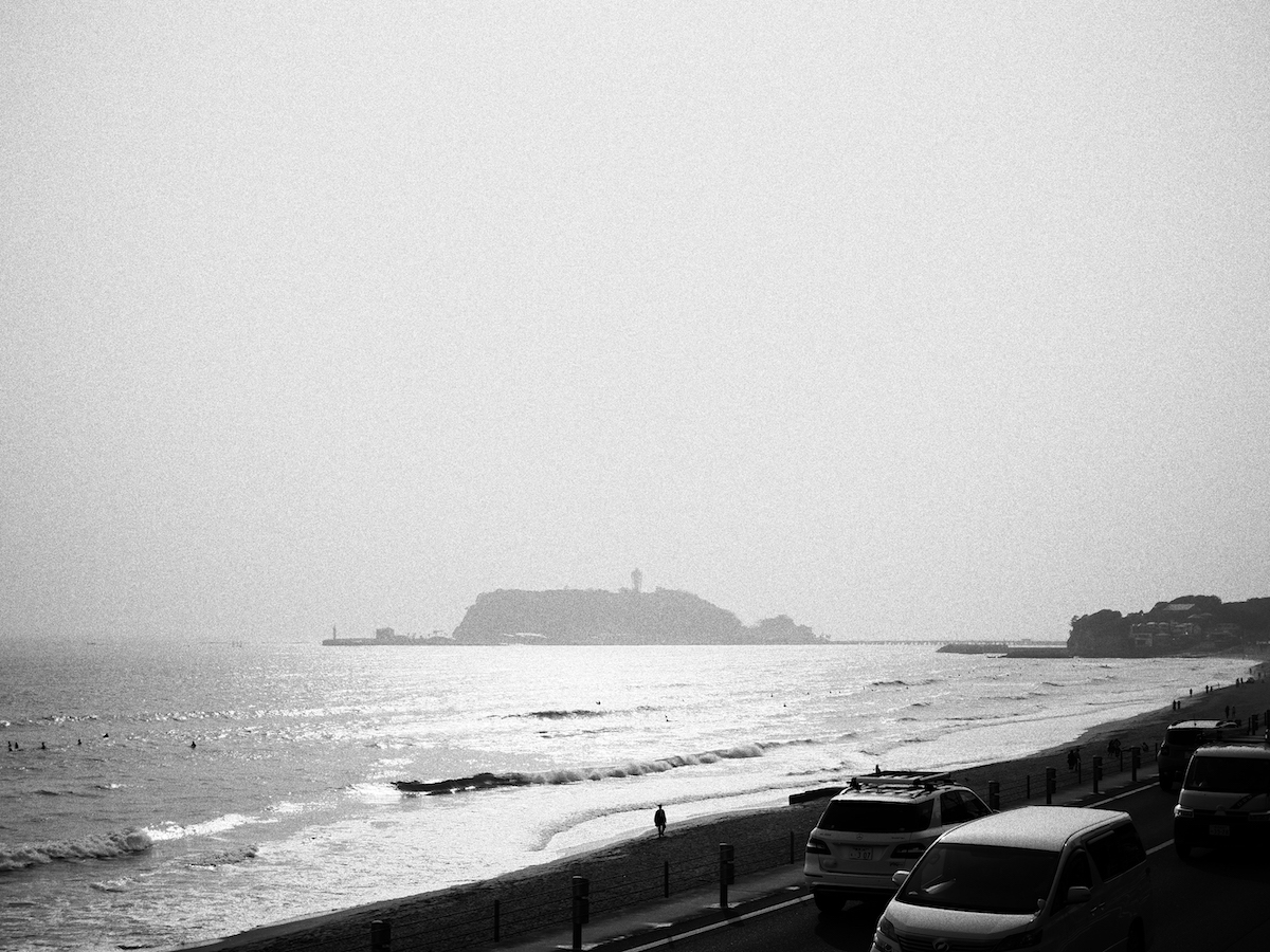 OM-3, OM 25mm F1.8 II, 1/20000秒 F1.8 ISO 200 ©6151 モノクロプロファイル