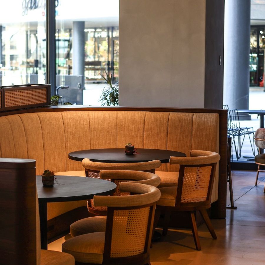 ホテルらしい上質さと落ち着いたカフェの要素を併せ持っていて、居心地最高