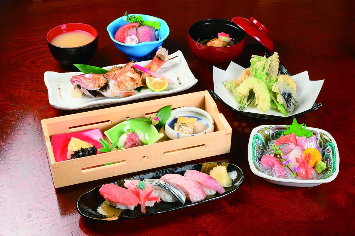 極上寿司については誌面P27へ！（写真は「あかめ寿し」）