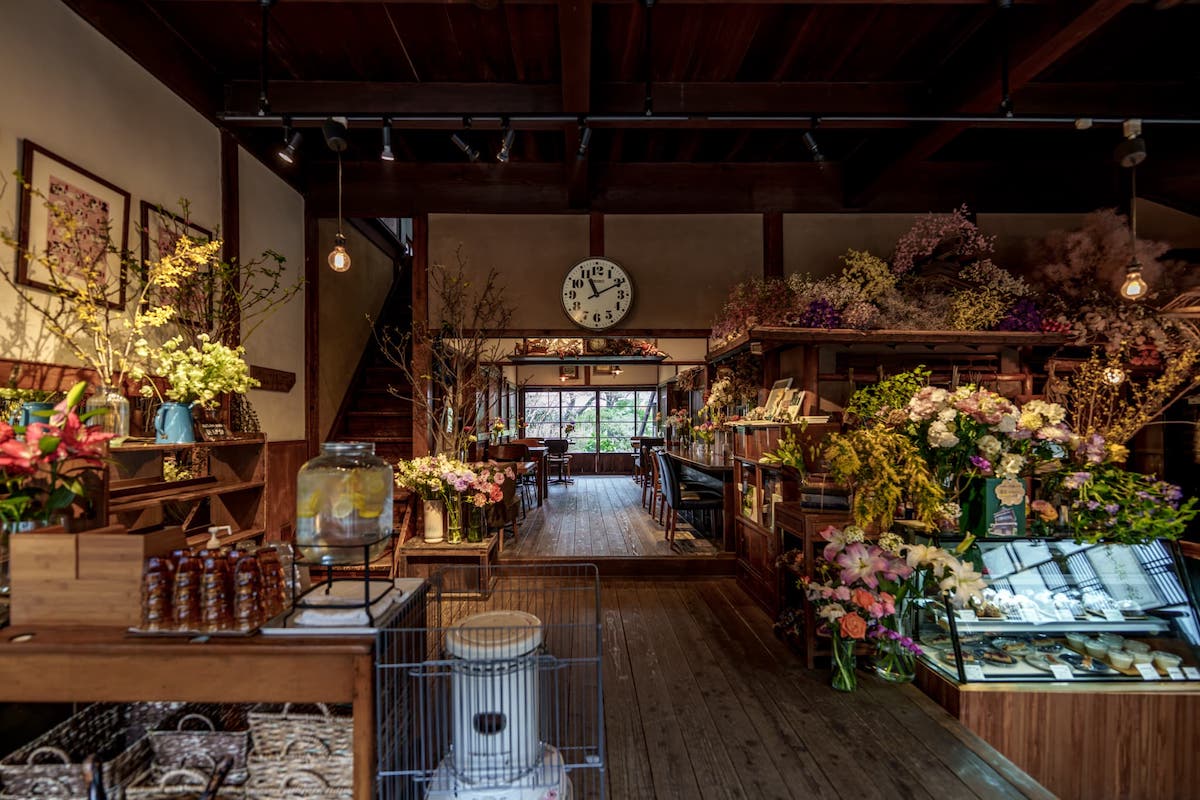 花好きにとってこの量は嬉しい。お花畑の気分も味わえる店内