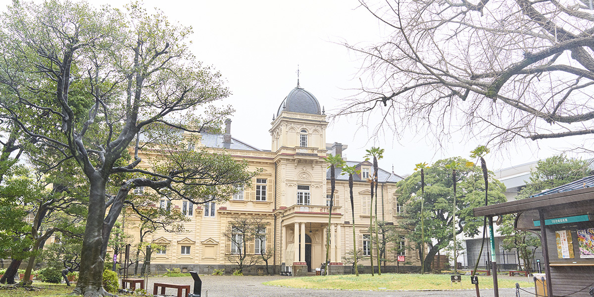 「旧岩崎邸庭園」で華やかな明治時代を体感。麗しい洋館を愛で、風情ある和館で抹茶をいただく