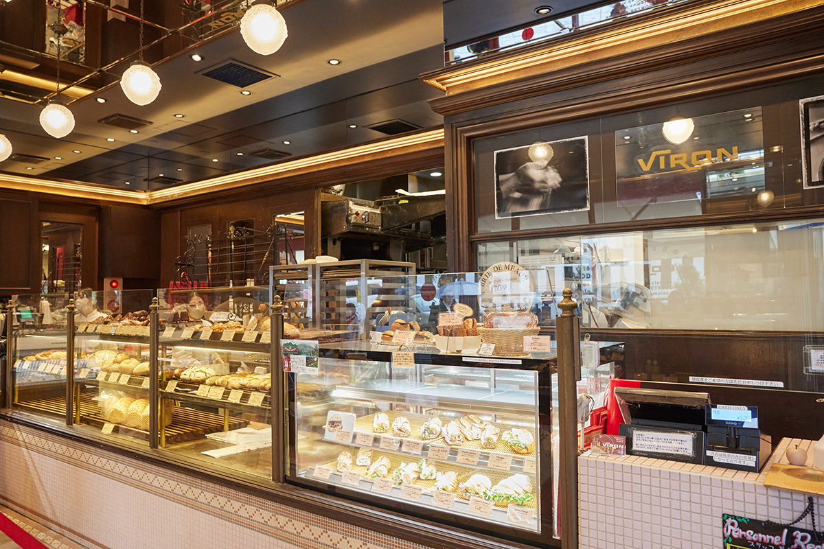 ショーケースにずらりと並ぶパン。最後に焼き上げるのは17時ごろだそう