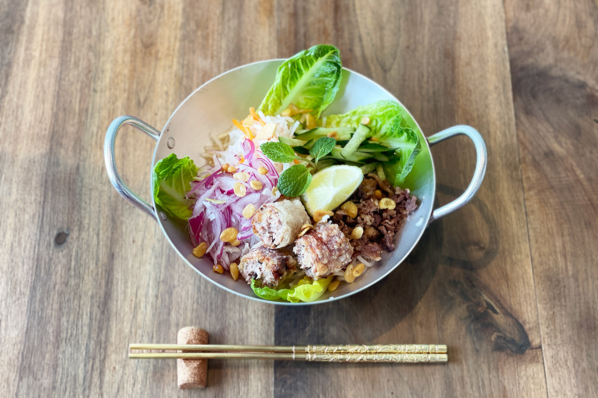 「甘辛和え細米麺『ボブン』」1500円