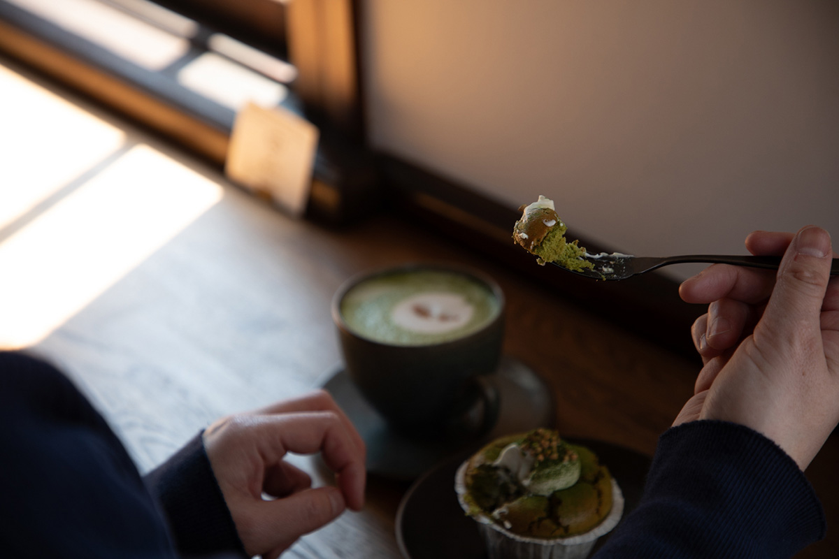 おいしいお菓子とホットドリンクは別腹。そばを食べた後でもぺろりと食べられる