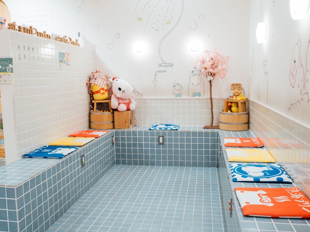 OM-3, M.ZUIKO DIGITAL 17mm F1.8 II, 1/50秒 F1.8 ISO500 基本モード ©もろんのん