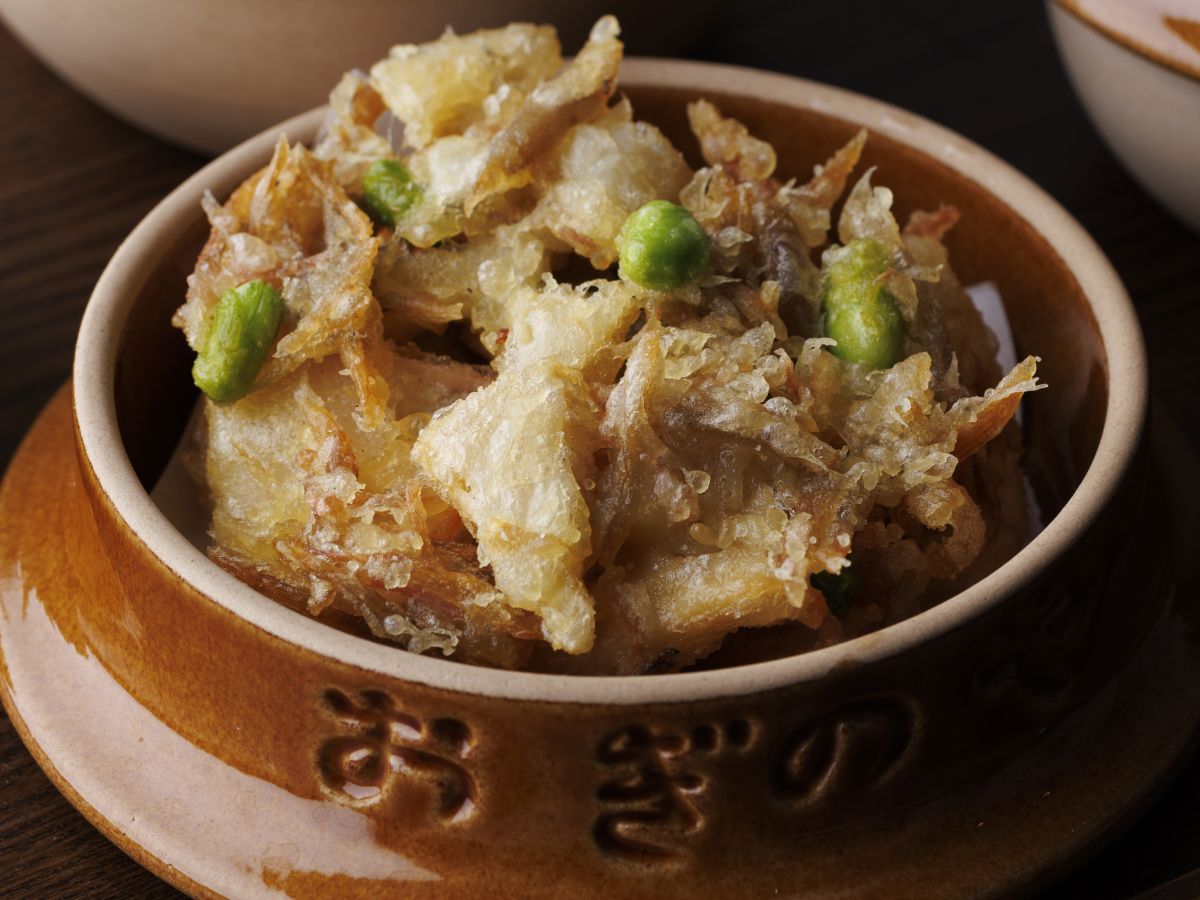 「峠のかき揚げ」280円／©️荻野屋　