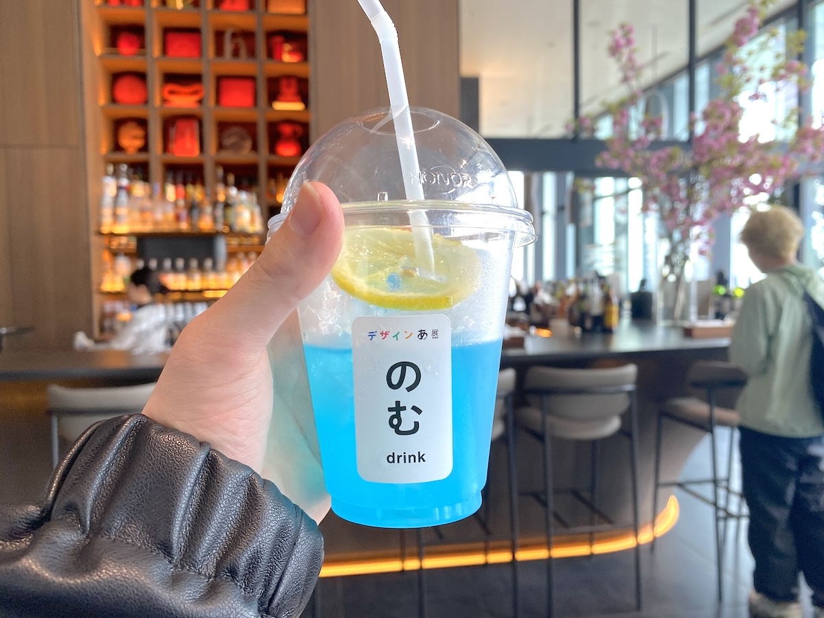 「“フワフワ”ブルーレモネード」800円