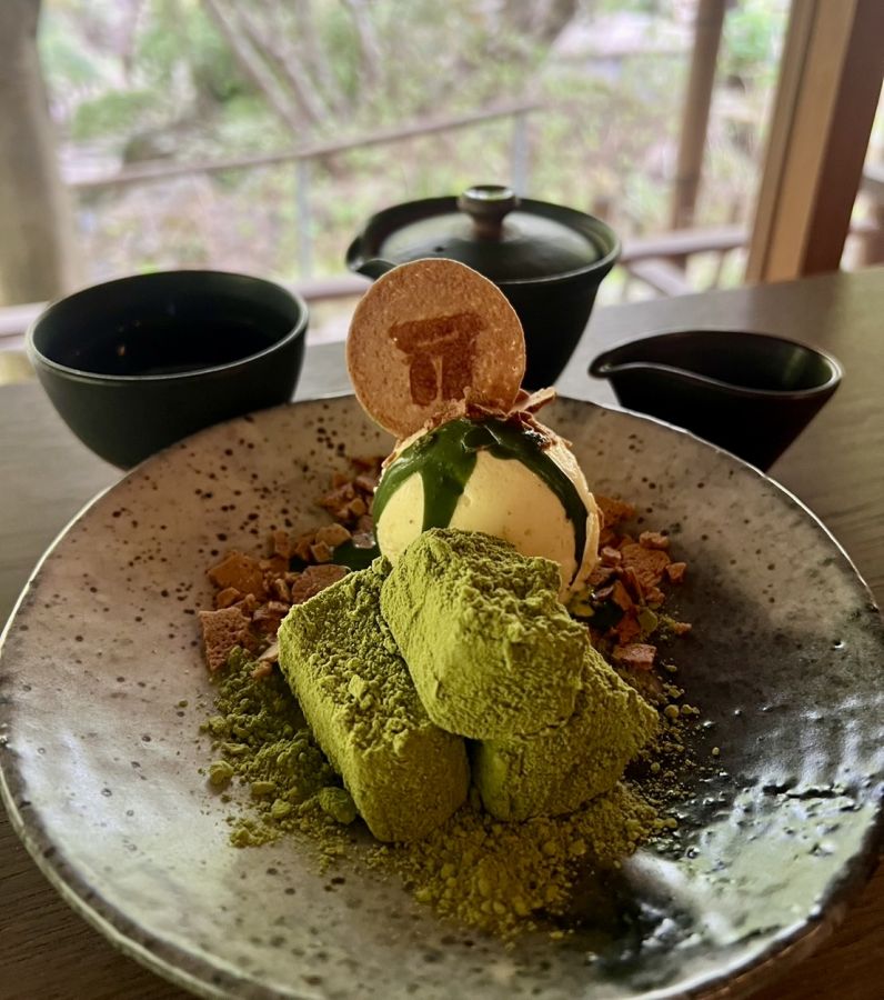 「八ッ橋アイス宇治抹茶わらび餅～黒ほうじ茶付」1500円