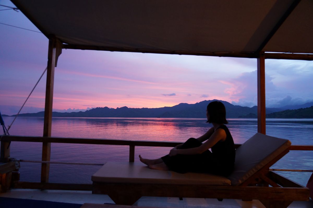 デッキに座って、ノスタルジックな夕日にうっとり